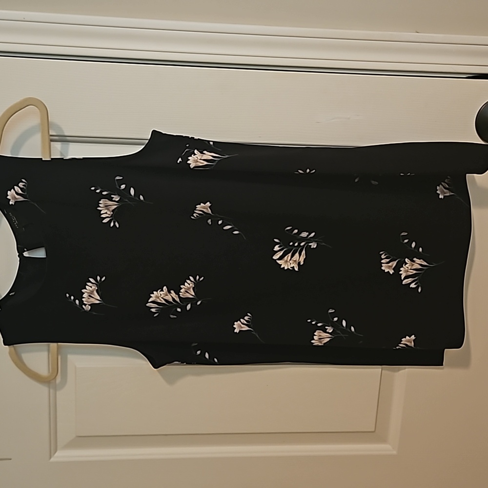 Ann Taylor sleeveless top